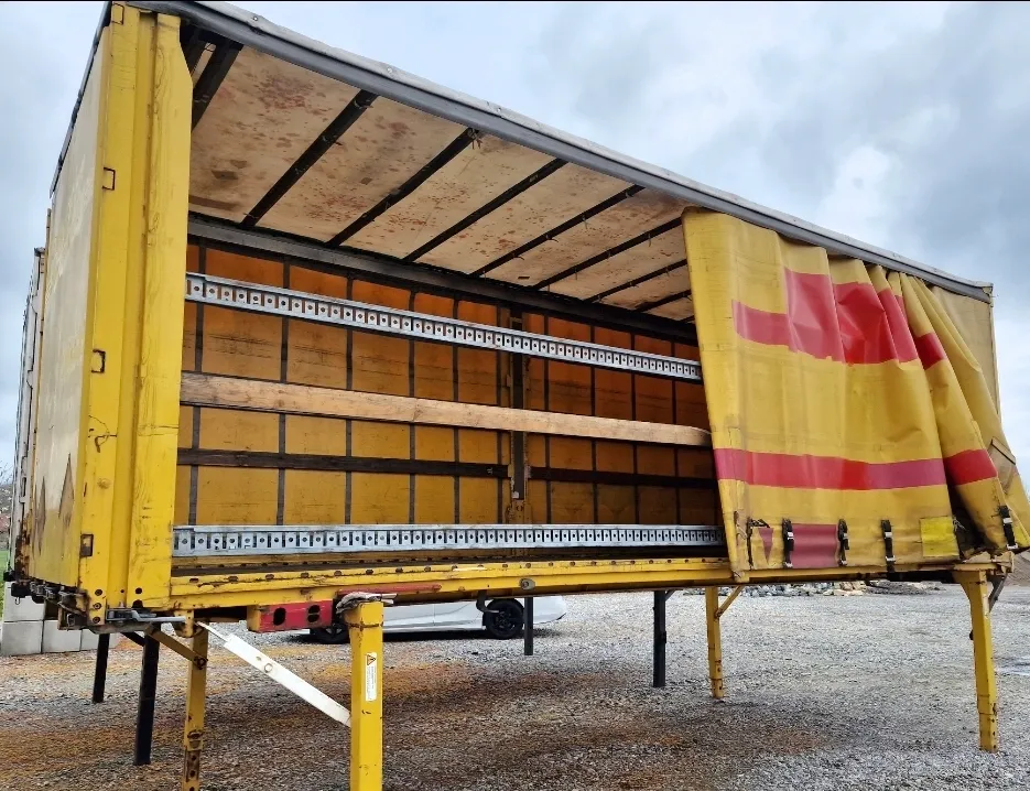 Wechselbrücke oder Container im Bestand von DP Container