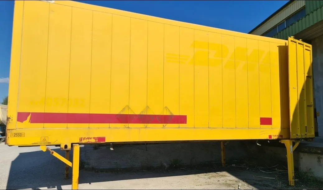 Wechselbrücke oder Container im Bestand von DP Container