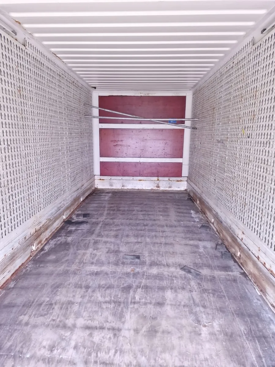 Wechselbrücke oder Container im Bestand von DP Container